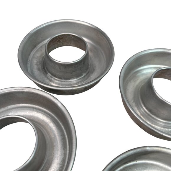 Vintage Aluminum Donut Bundt Cake Baking Molds Set of 5 W/Center Hole 3.5" Dia - Picture 3 of 11